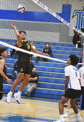 Lathrop-Sierra boys volleyball