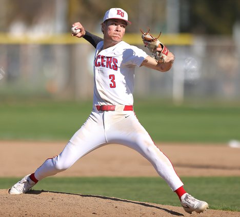 Sierra-Eats Union baseball