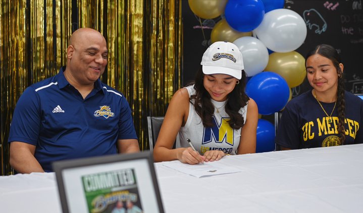 Michailla Springs signing