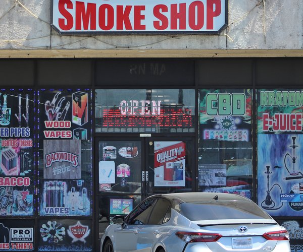 Smoke shop in Ceres on Mitchell