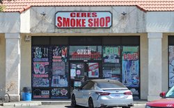 Smoke shop in Ceres on Mitchell