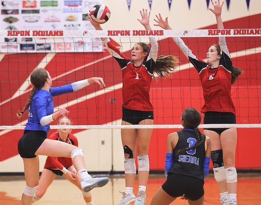 Sierra-Ripon girls volleyball