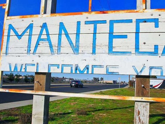 mamtecas welcome sign