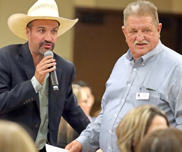 Auctioneer Travis Johnson
