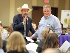 Auctioneer Travis Johnson