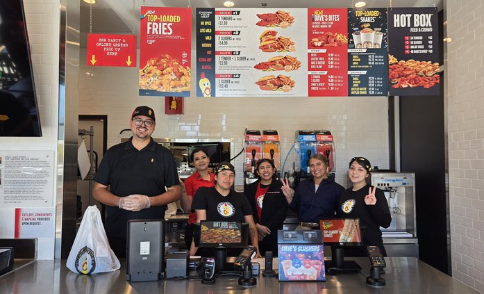 Dave's Hot Chicken Staff