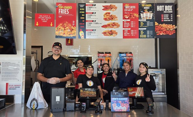 Dave's Hot Chicken Staff