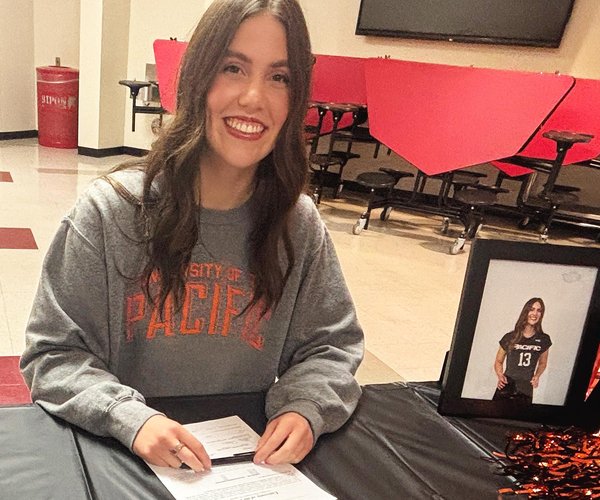 Adriana Dorn signing