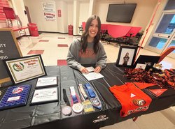 Adriana Dorn signing