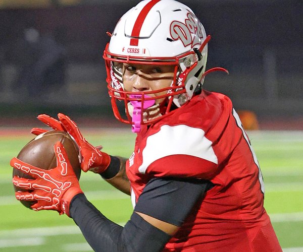 receiver Eric De Lozada