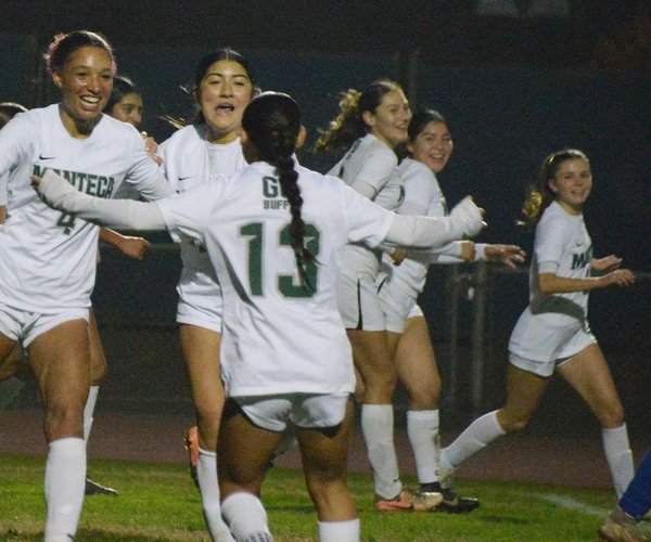Manteca-Sierra girls soccer