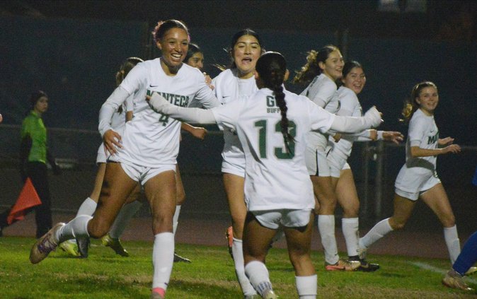 Manteca-Sierra girls soccer