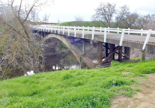 Dry Creelk bridge to go
