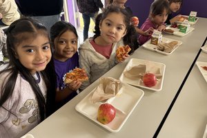 Denair kids eating pizza