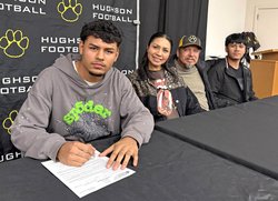 Valente Soria makes his college commitment