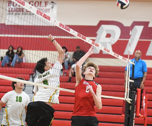 Hilmar-Ripon boys volleyball