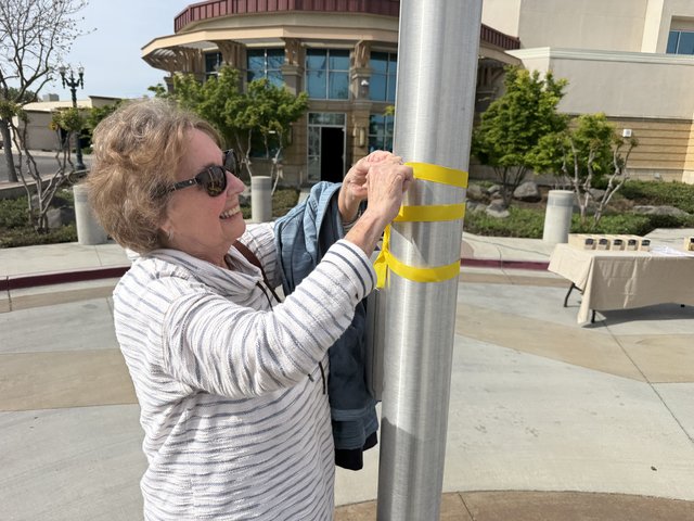 Turlock ties a yellow ribbon in honor of Vietnam veterans