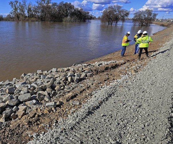 delta levee work