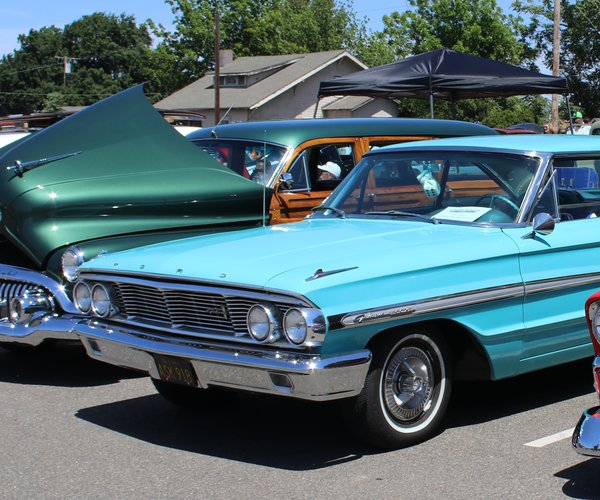 Ceres Street Faire car show