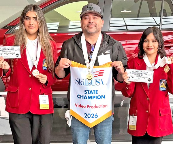 CVHS seniors Khushi Kang and Leilah Zuniga