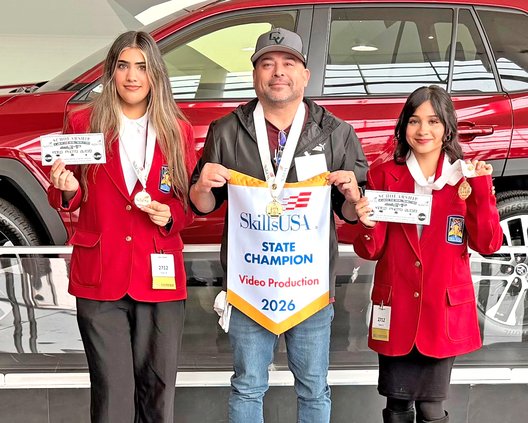 CVHS seniors Khushi Kang and Leilah Zuniga