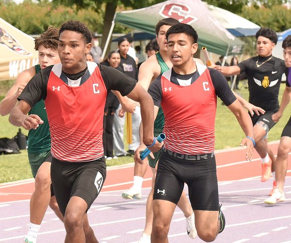 Estevan Diaz, Leo Baez