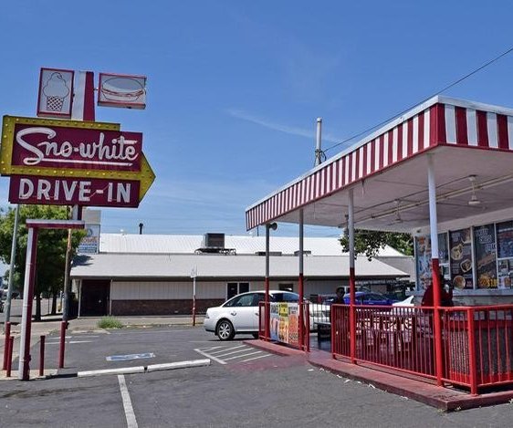 sno-white drive in