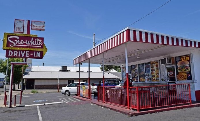 sno-white drive in