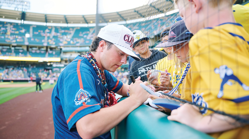Brett Maddock Autograph