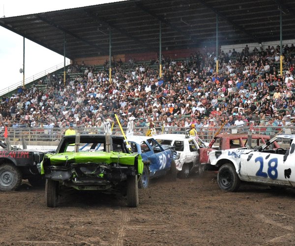 Derby action 715
