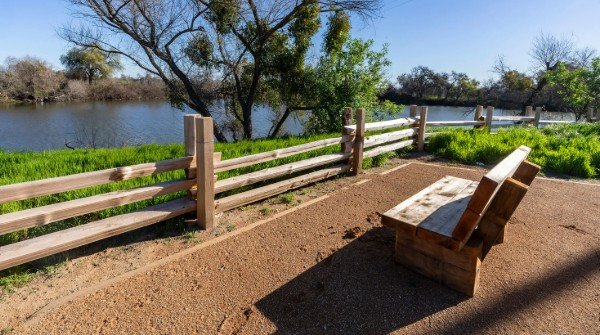 Dos rios bench