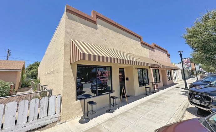 Lil Papa’s Sandwiches & More exterior