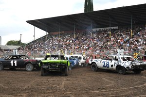 Derby action 715