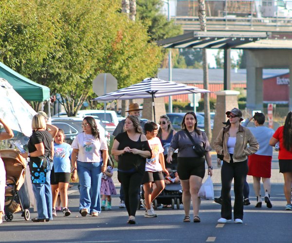 Night market crowd Ceres