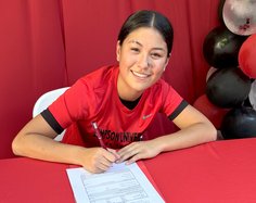 Lilly Staggs signs