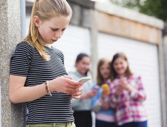 teens with cell phones