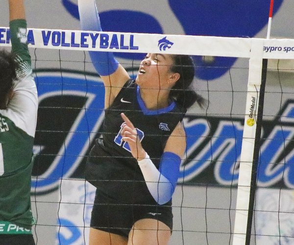 Manteca-Sierra girls volleyball