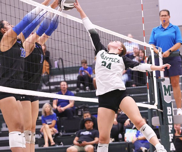 Beyer-Lathrop girls volleyball