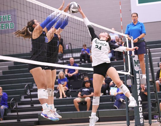 Beyer-Lathrop girls volleyball