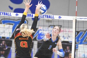 Oakdale-Sierra girls volleyball