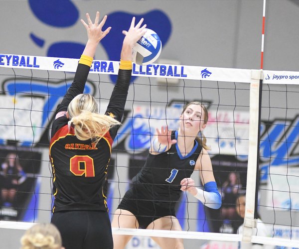 Oakdale-Sierra girls volleyball