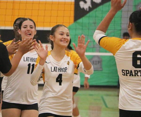 Twelve Bridges-Lathrop girls volleyball