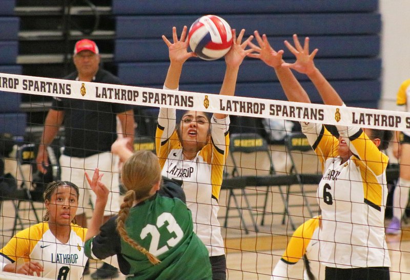 Twelve Bridges-Lathrop girls volleyball